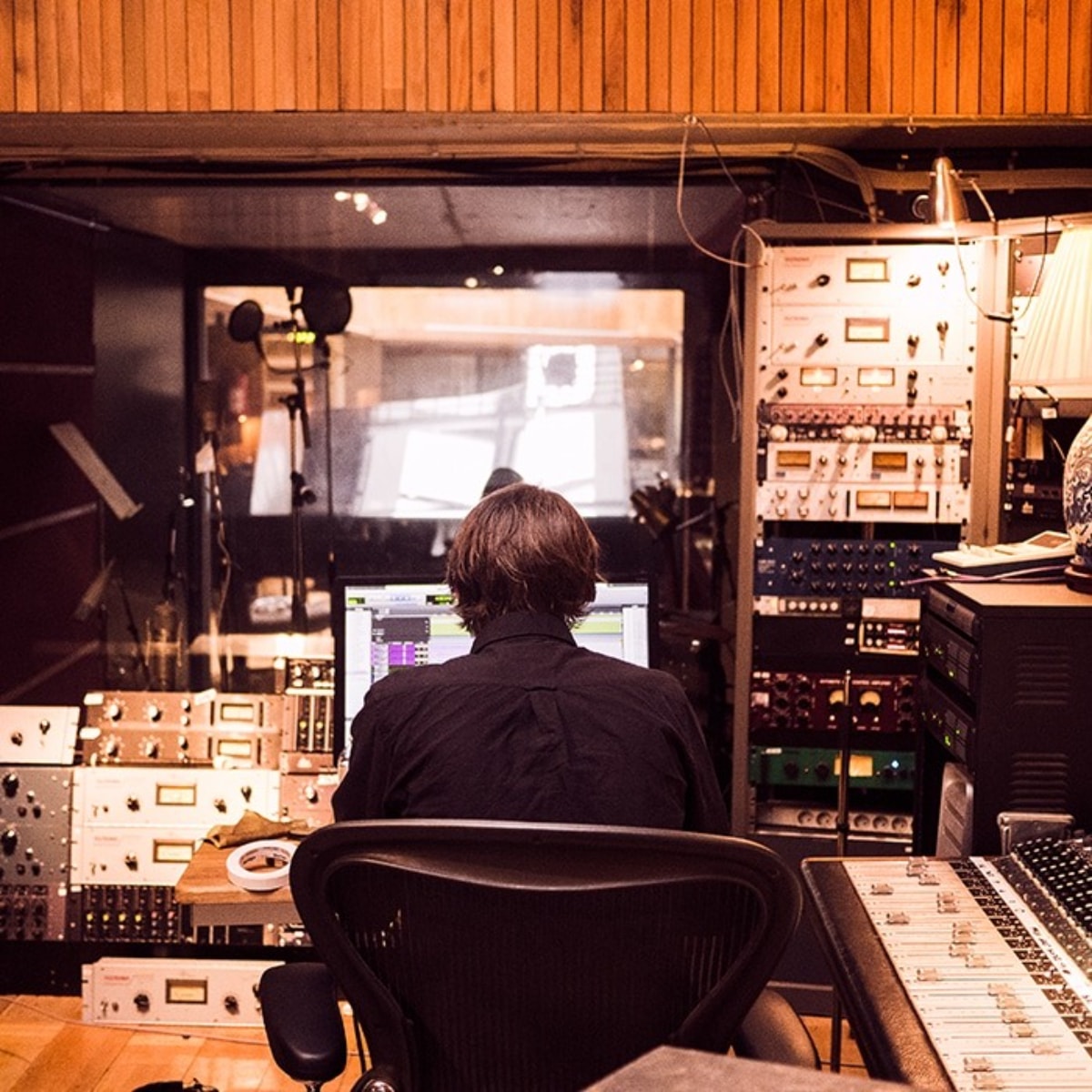 Hak Kekayaan Intelektual: Hak Cipta yang Menyelamatkan Para Musisi